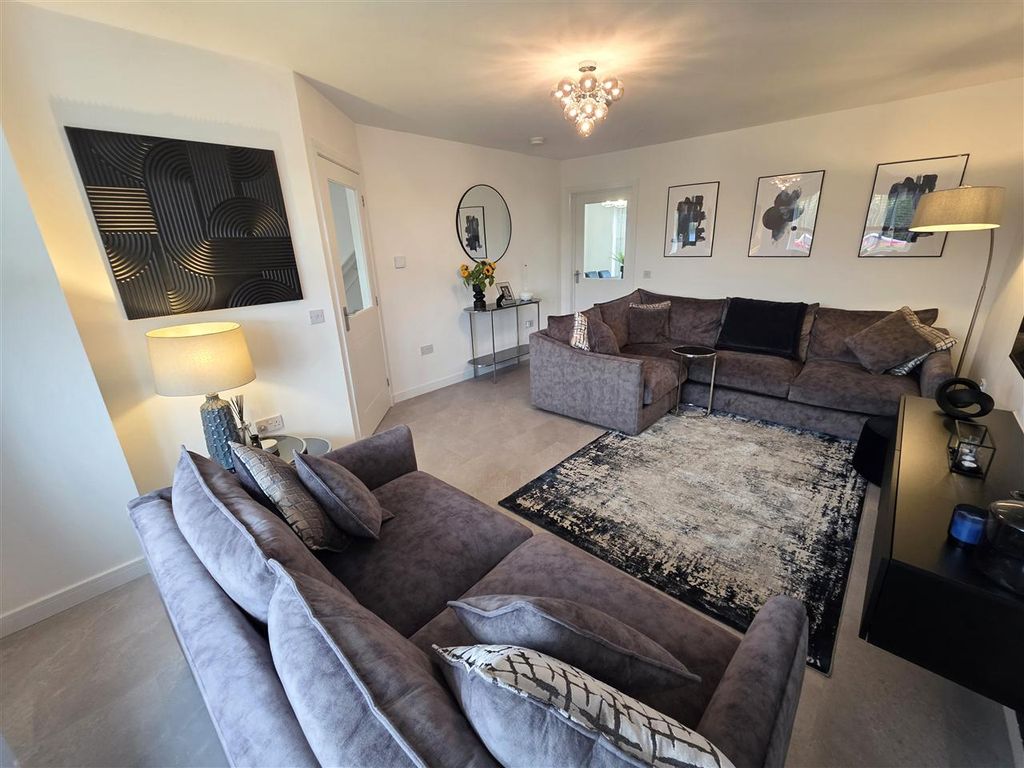 Property photo 3 of 26 Lounge