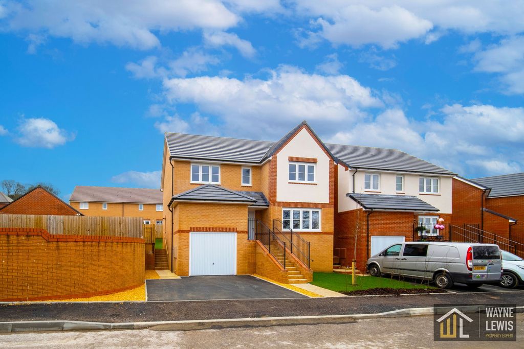 Property photo 1 of 44