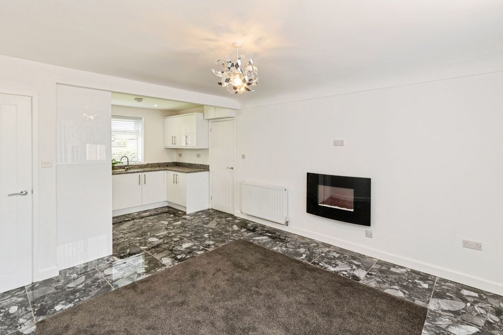 Property photo 2 of 19 Kitchen/Dining Room