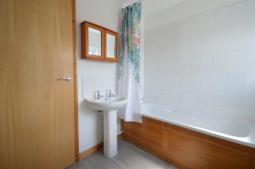 Property photo 3 of 12 Bathroom