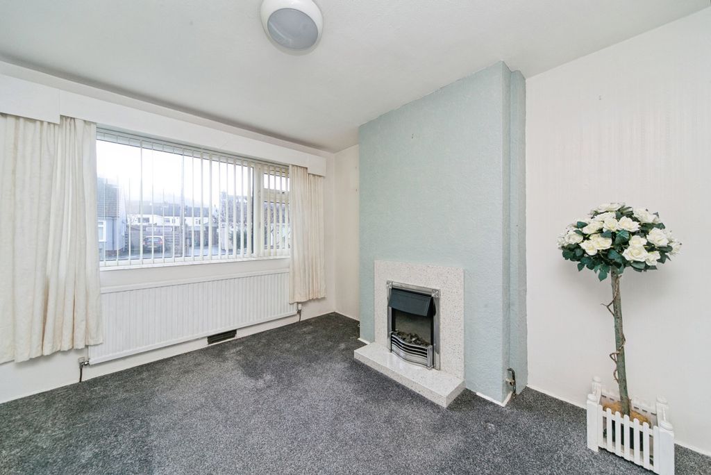 Property photo 2 of 17 Lounge