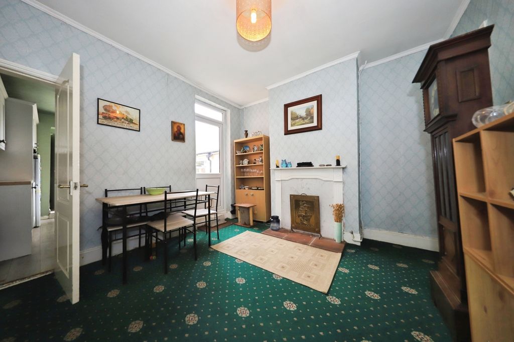 Property photo 3 of 17 Photo