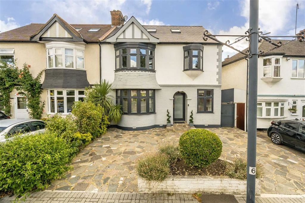 Property photo 1 of 11