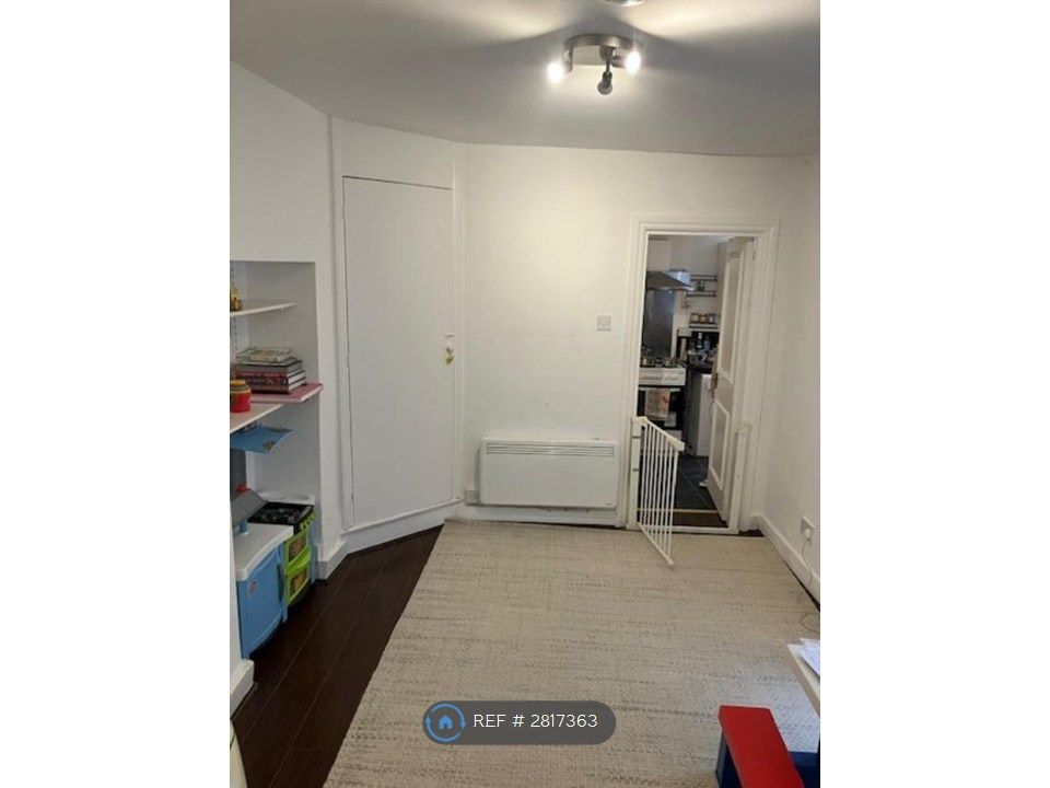 Property photo 2 of 4 Lounge/Bedroom