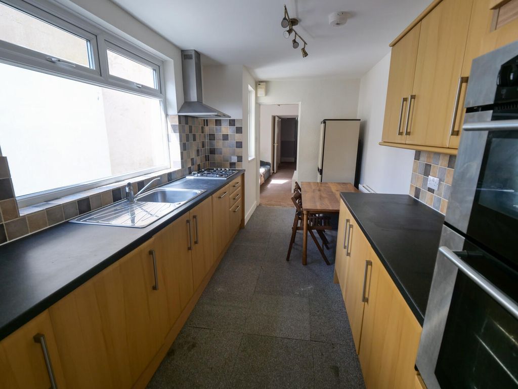 Property photo 3 of 10 Kitchen Duel Aspect