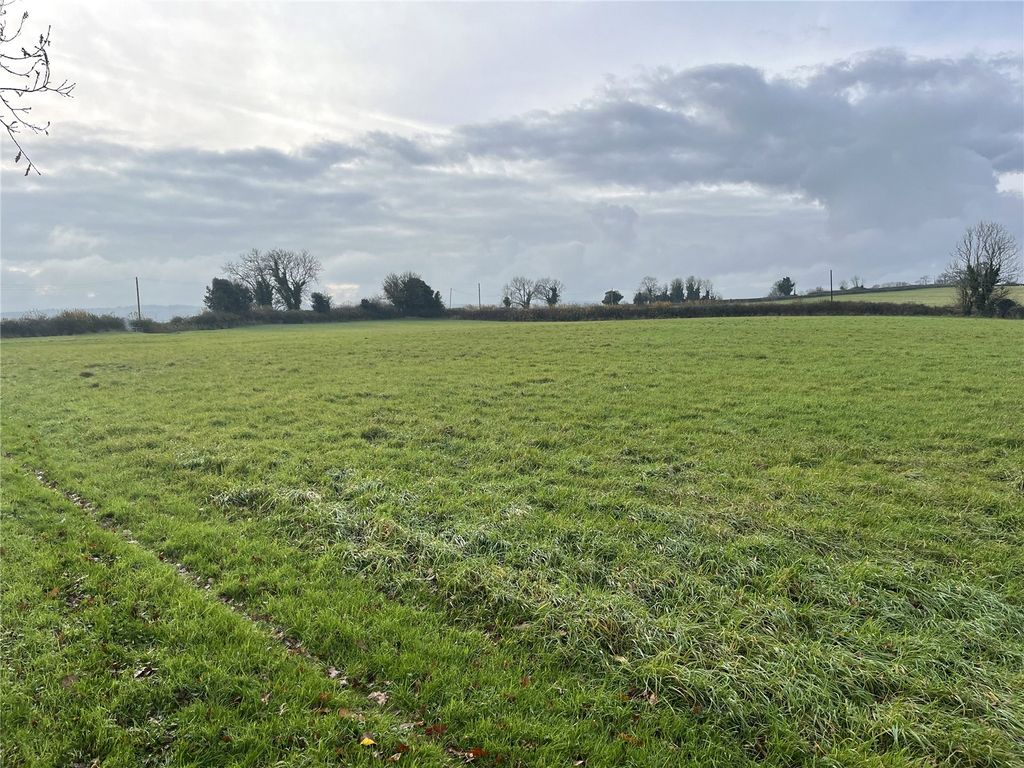 Property photo 1 of 3 Picture No. 02