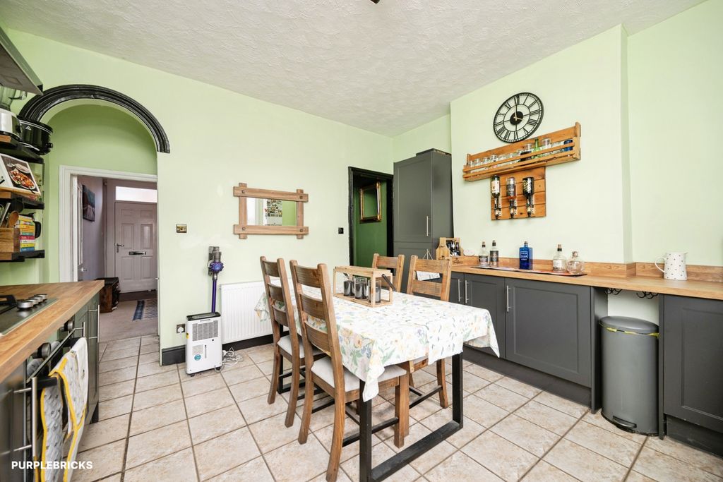 Property photo 3 of 24