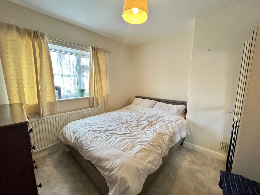 Property photo 3 of 10 Bedroom 1.Jpg