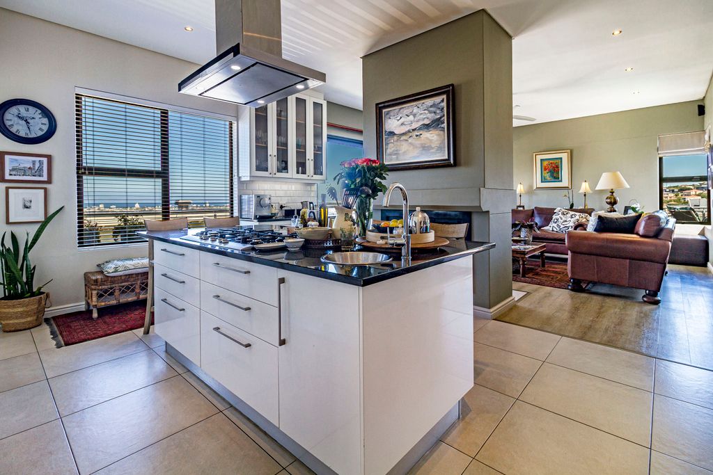 Property photo 3 of 66