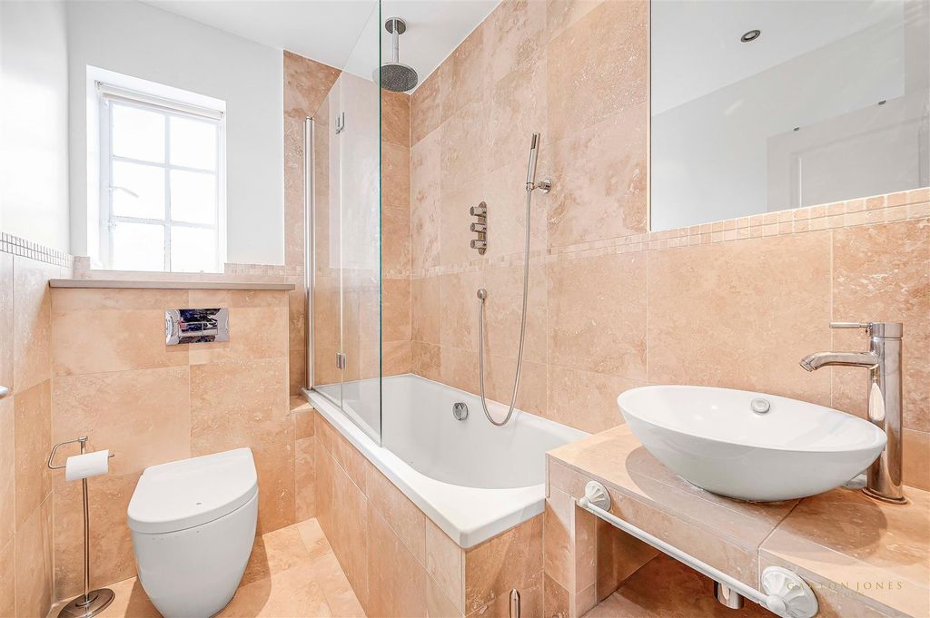 Property photo 3 of 10 Bathroom.Jpg