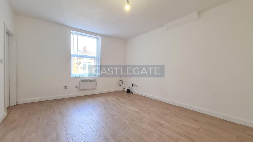 Property photo 3 of 4 Flat 1, 33 Blacker Road, Huddersfield, HD1 5Hu (5)