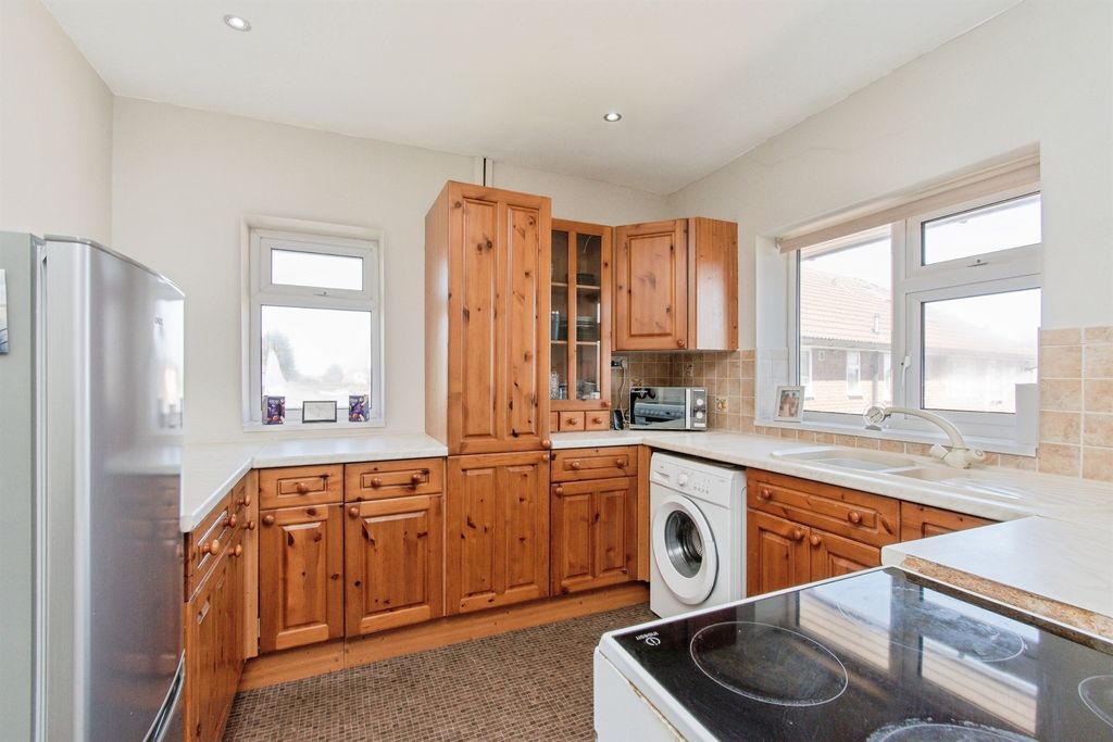 Property photo 3 of 15