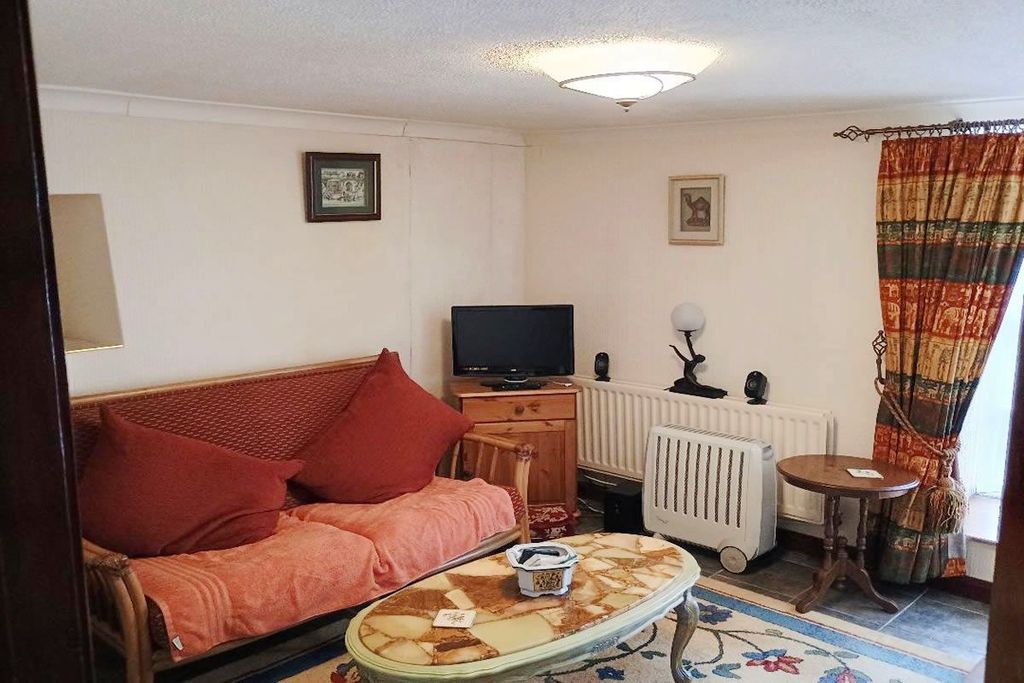 Property photo 3 of 9