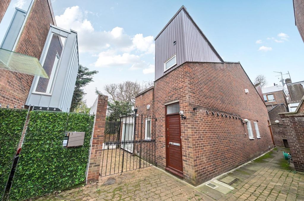 Property photo 2 of 26 1404744-1-6977858Dd75E0.Jpg