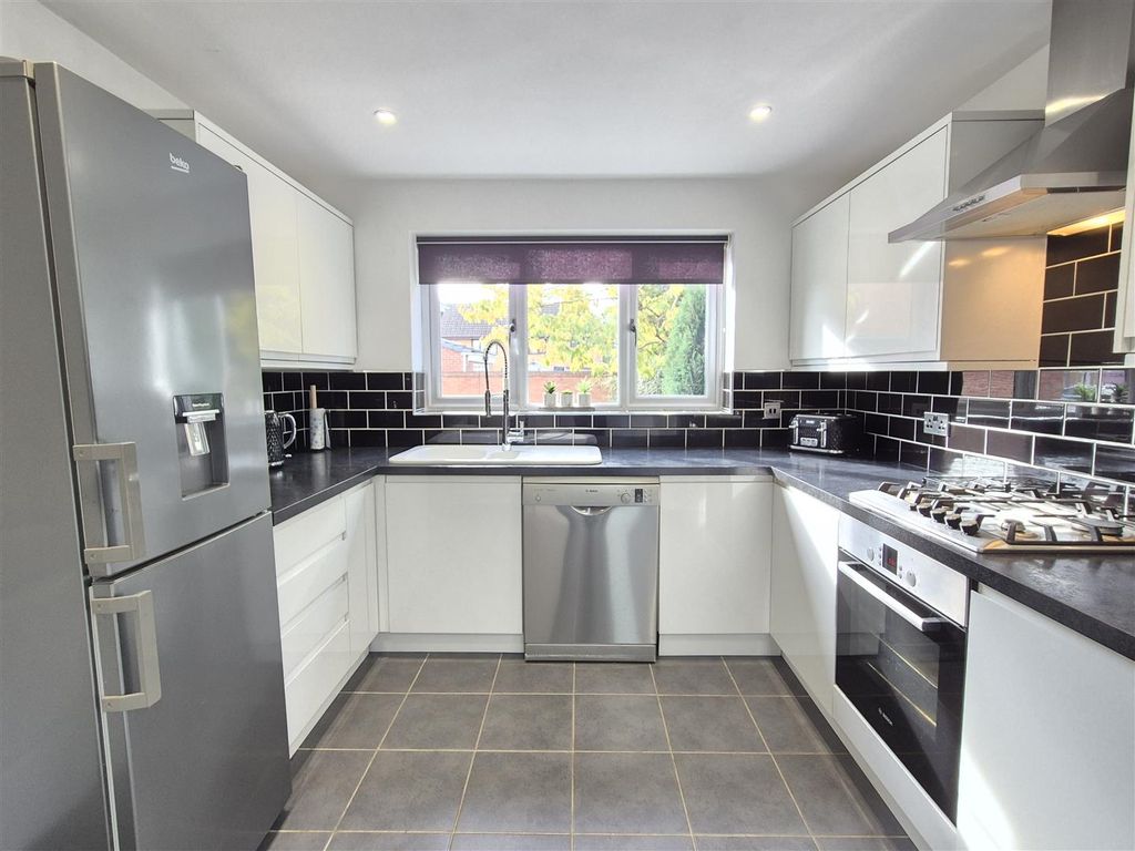 Property photo 2 of 23 Kitchen