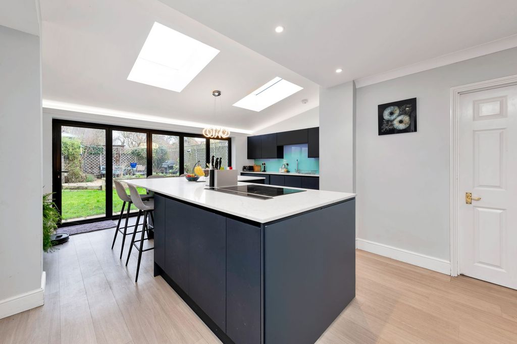 Property photo 2 of 37