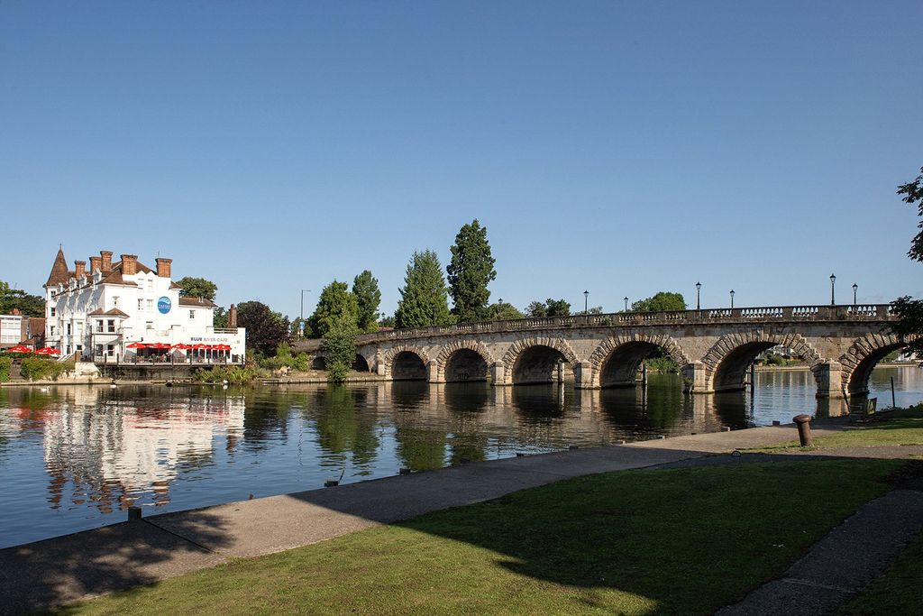 Property photo 3 of 7 River Thames