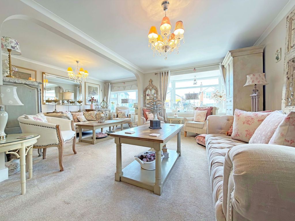 Property photo 3 of 28