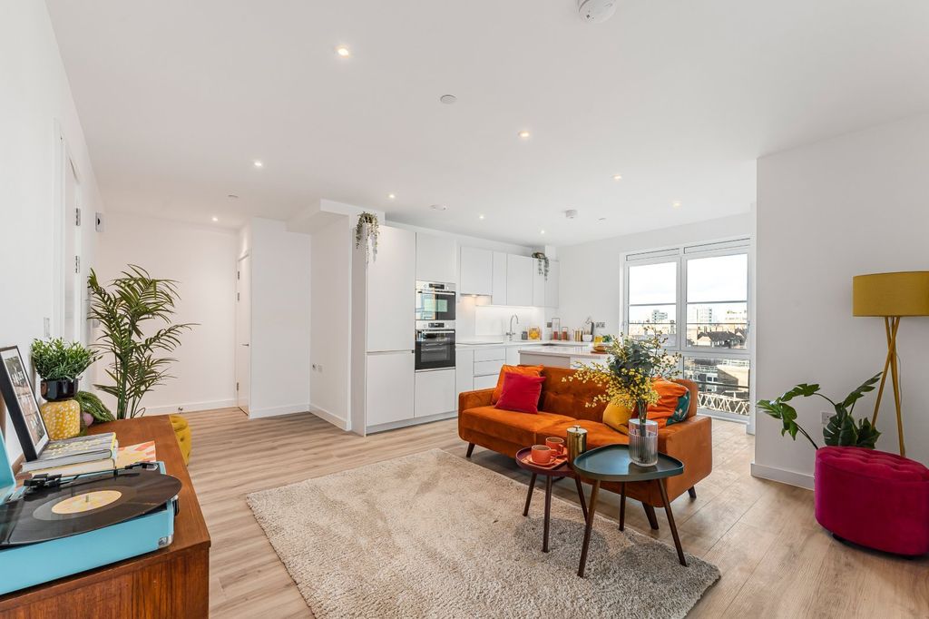 Property photo 2 of 19