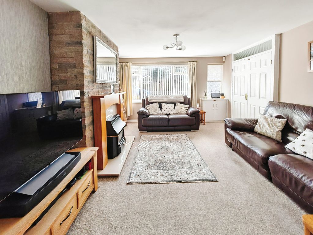 Property photo 3 of 27 Living Room
