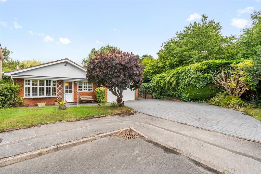 Property photo 1 of 12 17 Austrey Close_18.Jpg