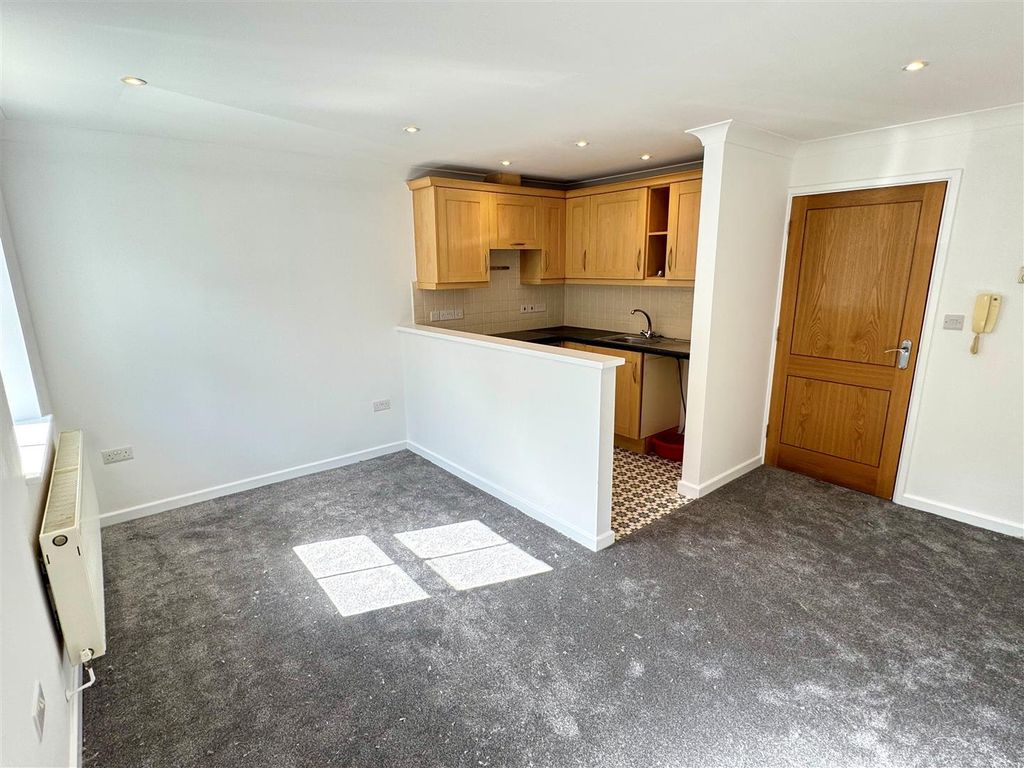 Property photo 2 of 7 1 Mandalay Villas Lounge