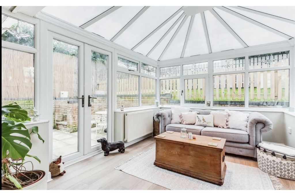 Property photo 3 of 18 Conservatory