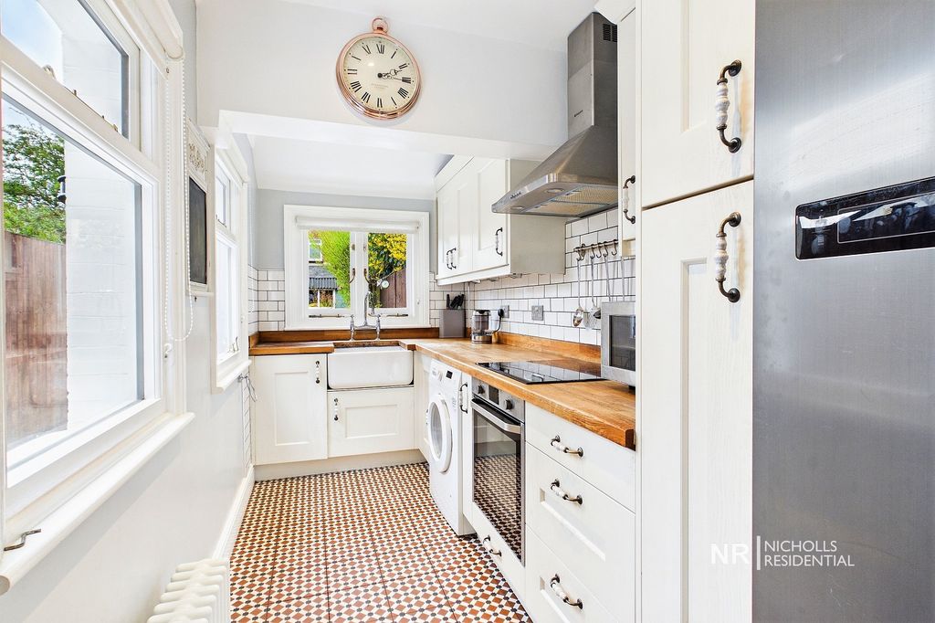 Property photo 3 of 14 Kitchen