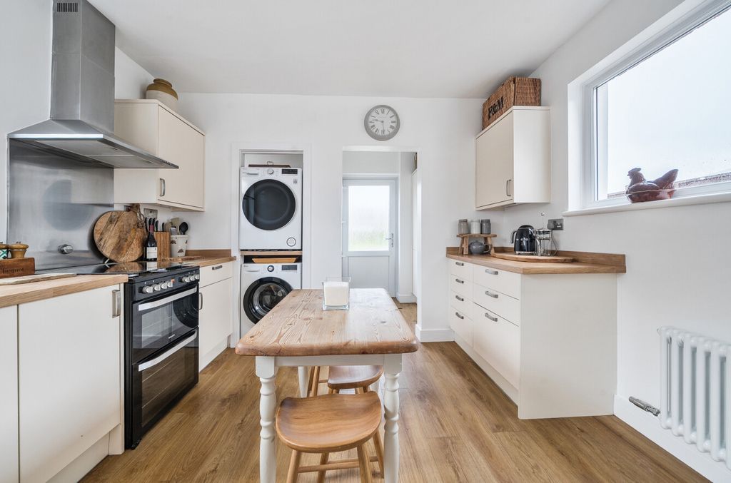 Property photo 3 of 9 1538565-13-1A15dc...