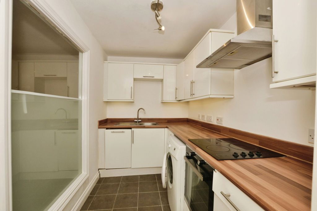 Property photo 1 of 8 Kitchen