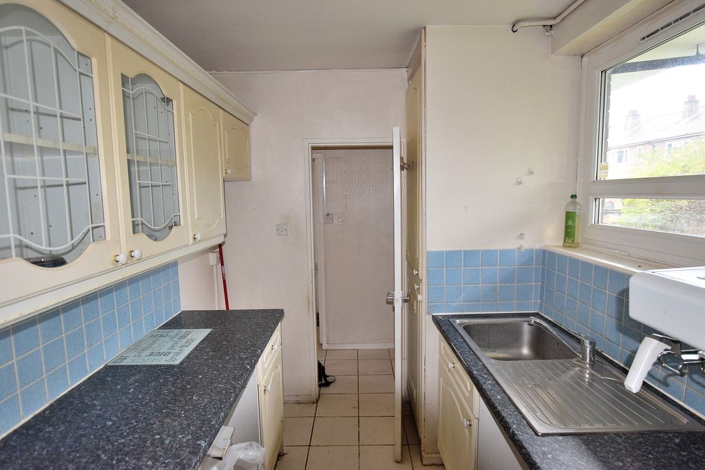 Property photo 3 of 6 Kitchen 