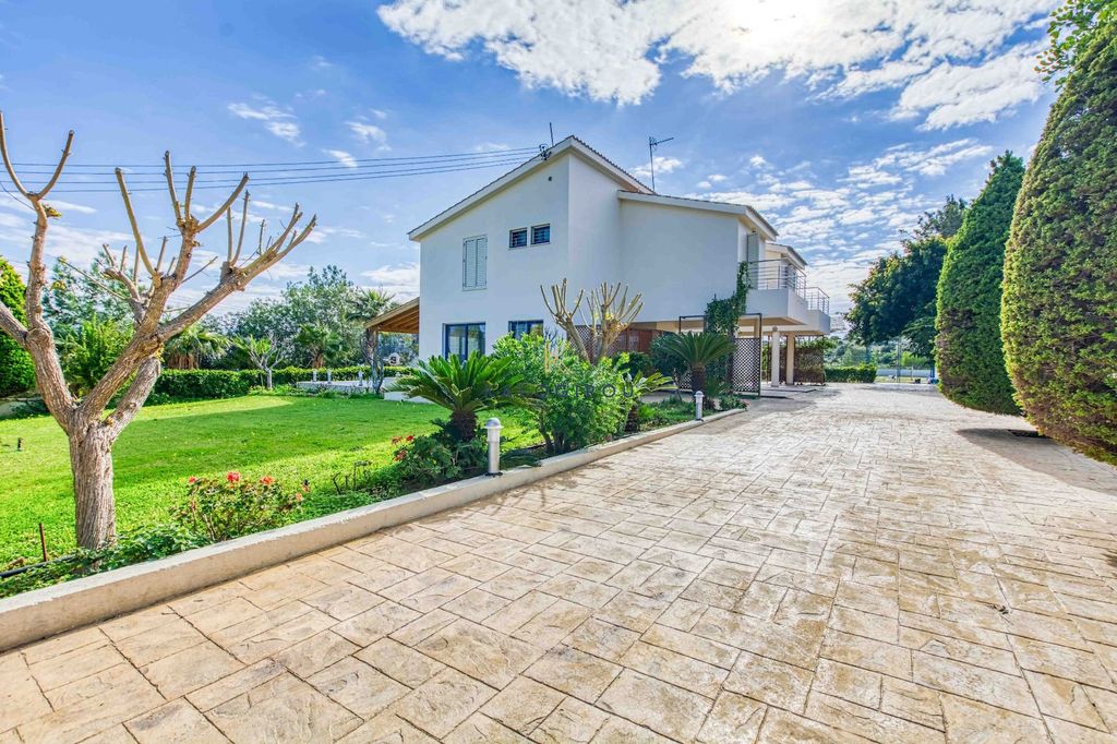 Property photo 1 of 37