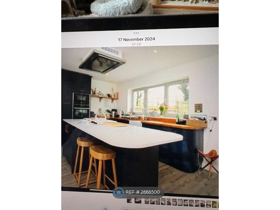 Property photo 3 of 7 Kitchen