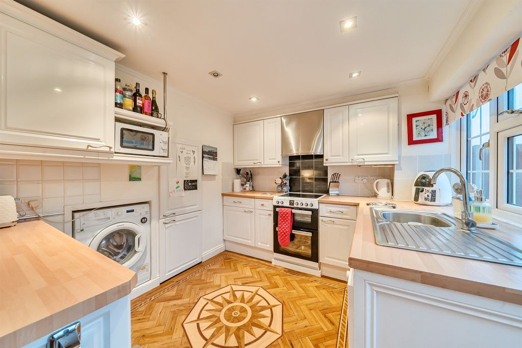 Property photo 2 of 13