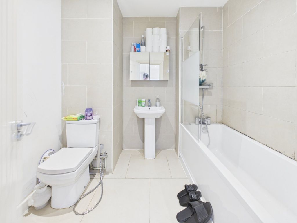 Property photo 3 of 8 Bathroom