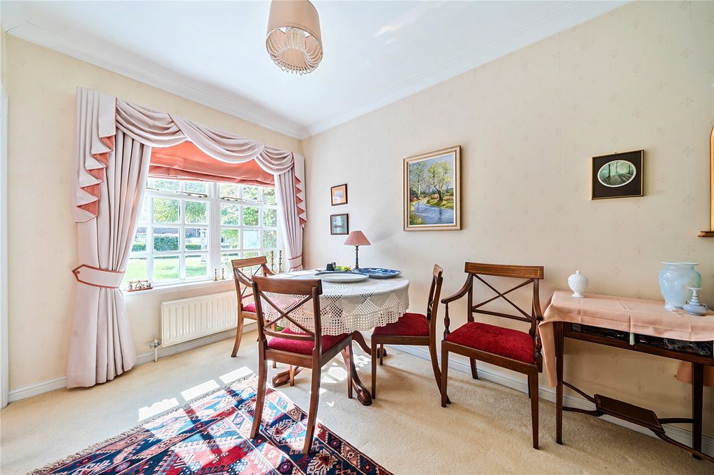 Property photo 3 of 19 Dining Area