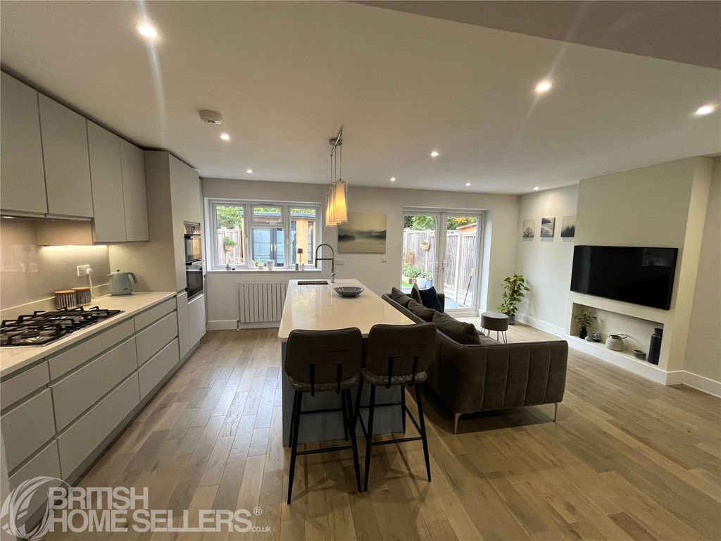 Property photo 3 of 22 Picture No. 16