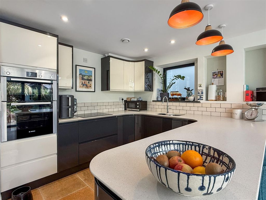 Property photo 3 of 24