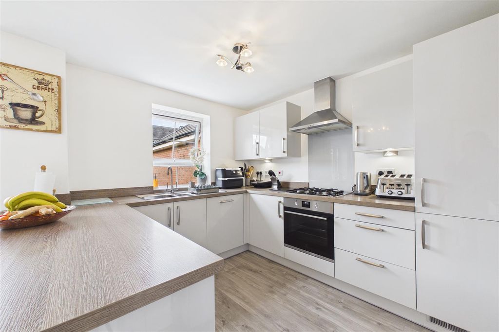 Property photo 3 of 20 Kitchen Diner