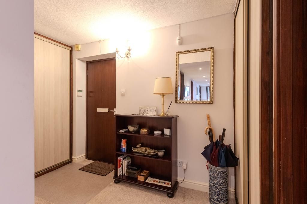 Property photo 2 of 28