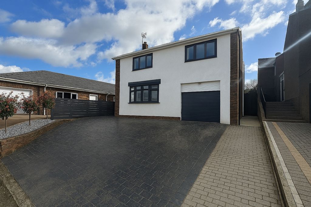 Property photo 1 of 18 Designer (11)