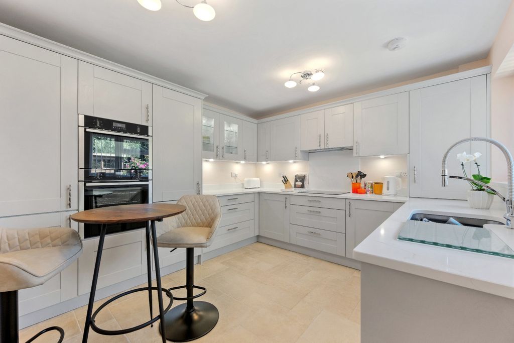 Property photo 3 of 16 3729747