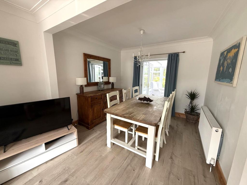 Property photo 3 of 25 Dining Area