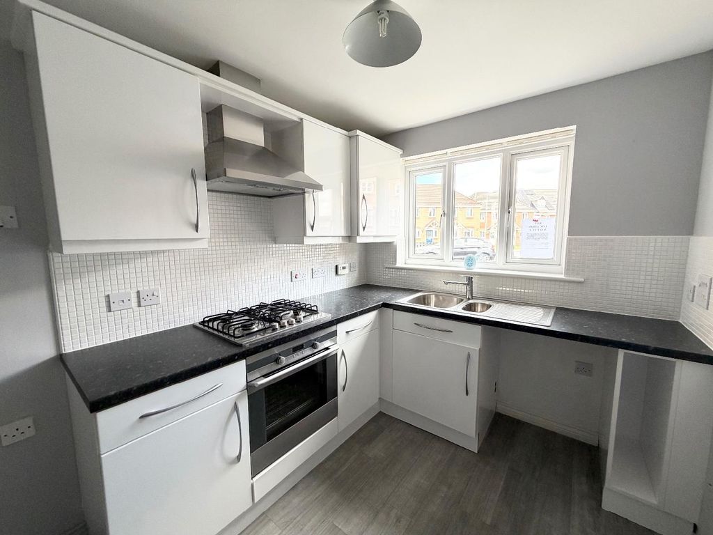 Property photo 2 of 11 Kitchen