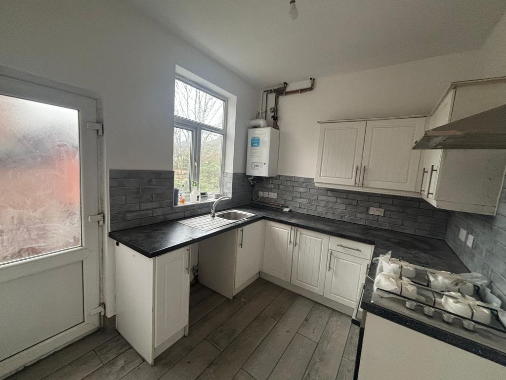 Property photo 3 of 8 Kitchen