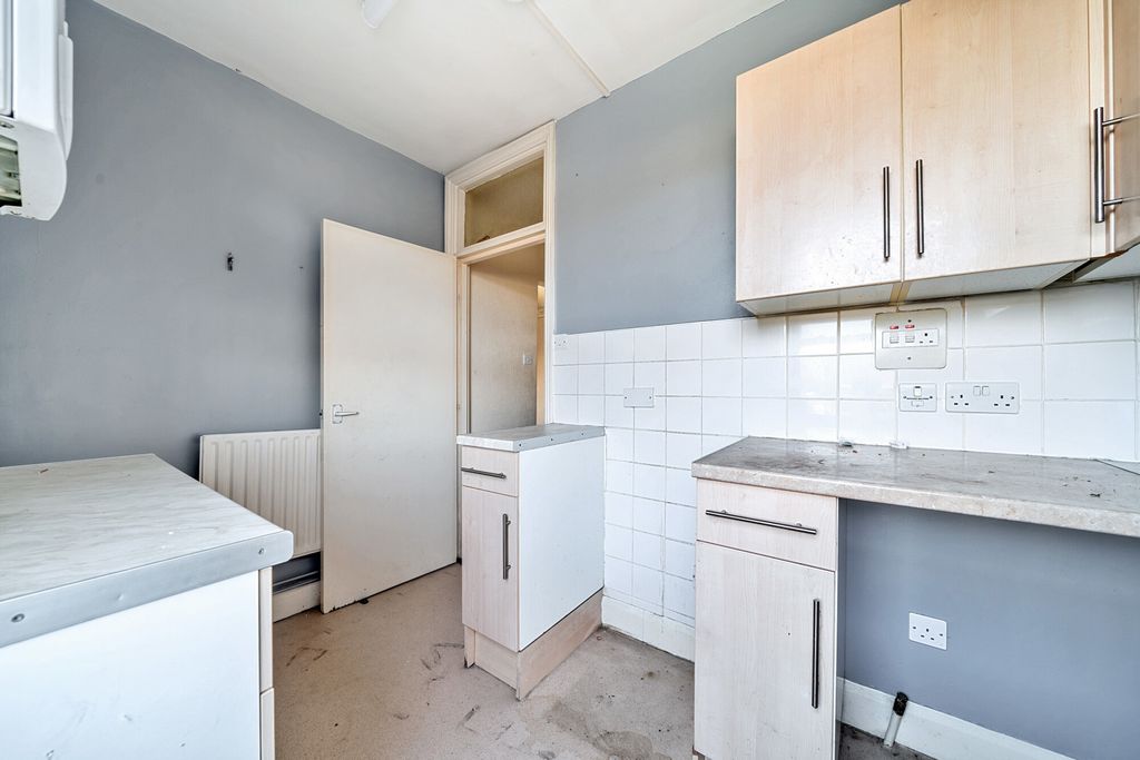 Property photo 3 of 9 Kicthen