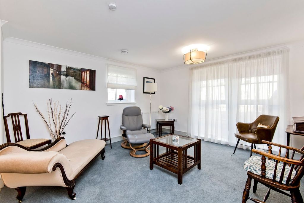 Property photo 2 of 8