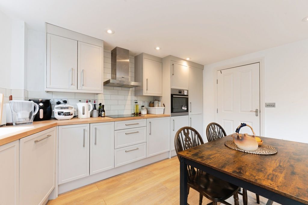 Property photo 2 of 14 Photo