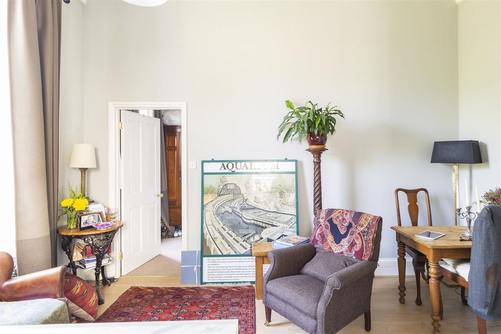 Property photo 2 of 7 Bright Lounge With High Ceilings And Study Desk...