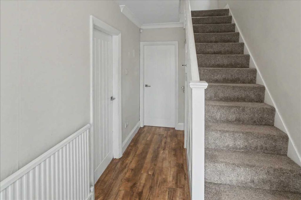 Property photo 2 of 22 Entrance Hallway